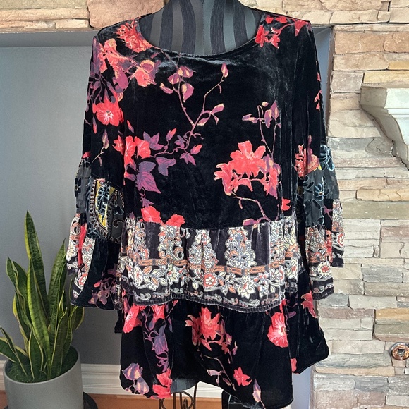 John Mark Velvet Whimsigoth Sheer Bell Sleeve Top Hippie Floral Black Pink  M - Picture 1 of 9